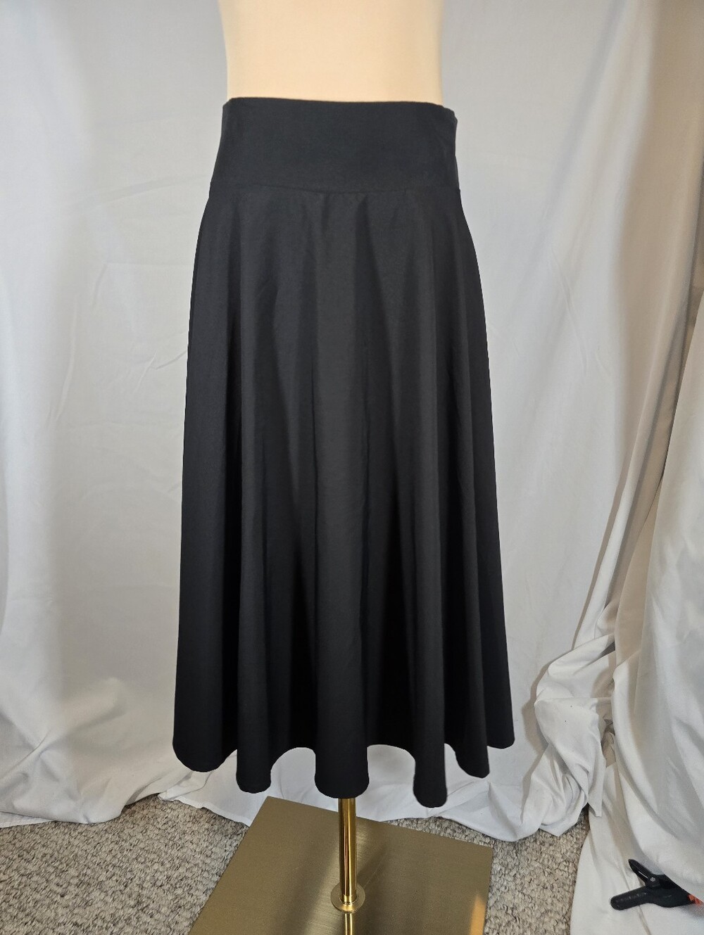 Flowy Black Midi Skirt - Medium